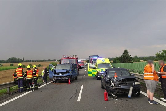 Nehody u Olšan zablokovaly dálnici