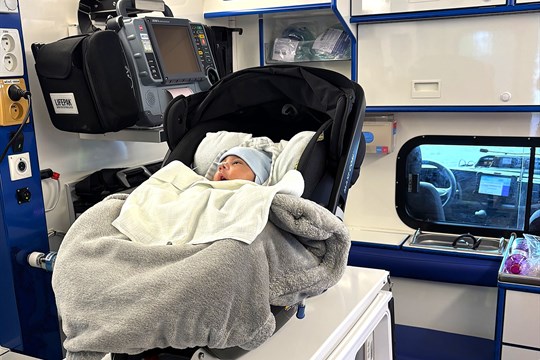 Nemocnice České Budějovice jako první v republice zajišťuje specializovaný transport malých kojenců pomocí systému pro komplexní resuscitační péči