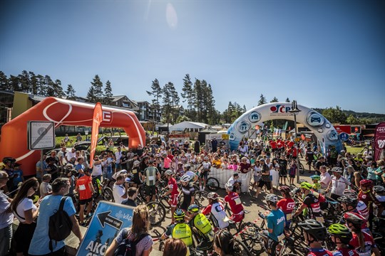 ČEZ Lipno Sport Festival jde do finále! Poběží se na Stezku a zahraje Xindl X nebo Monkey Business